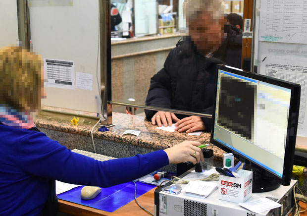 УХАПШЕНА СЛУЖБЕНИЦА ПИО ФОНДА: Чак 13 година крала пензије преминулих?
